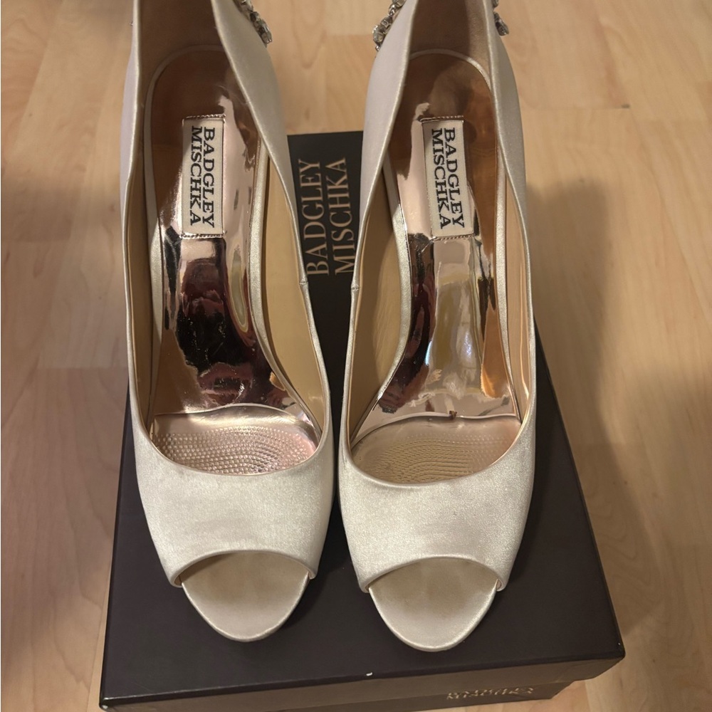 Badgley Mischka Elegant White Peep-Toe Heels